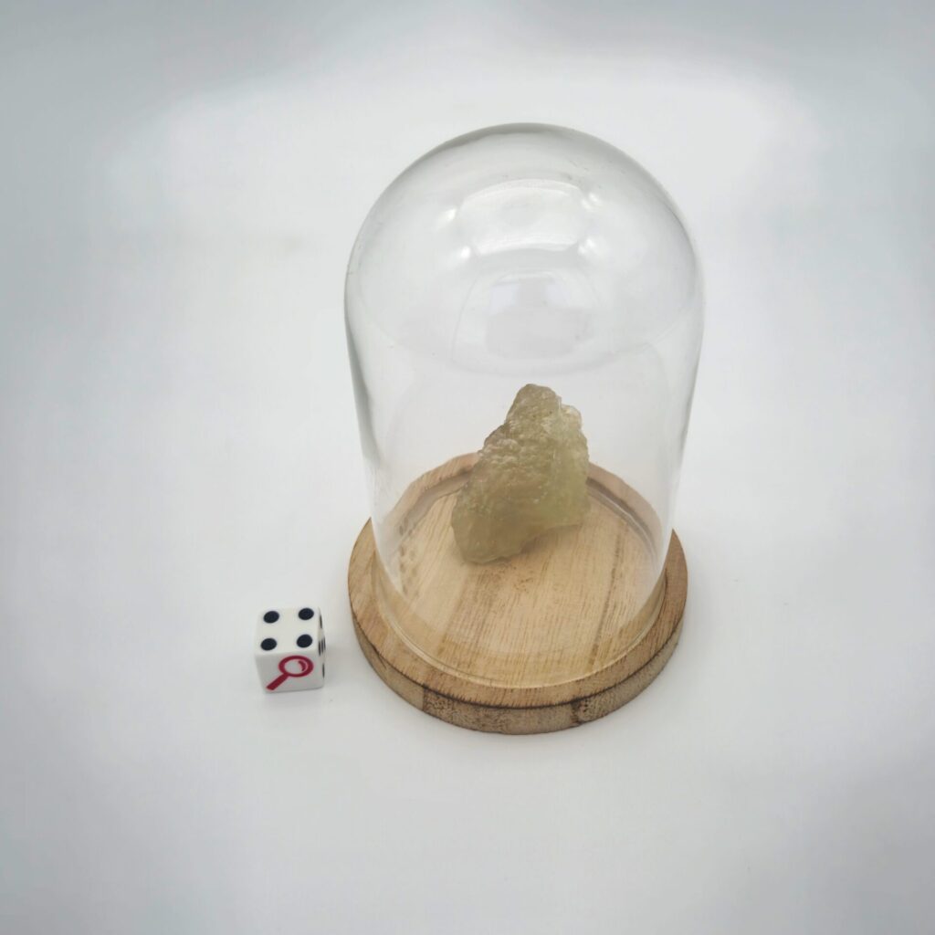 LIBYAN GLASS UNDER GLASS CLOCHE