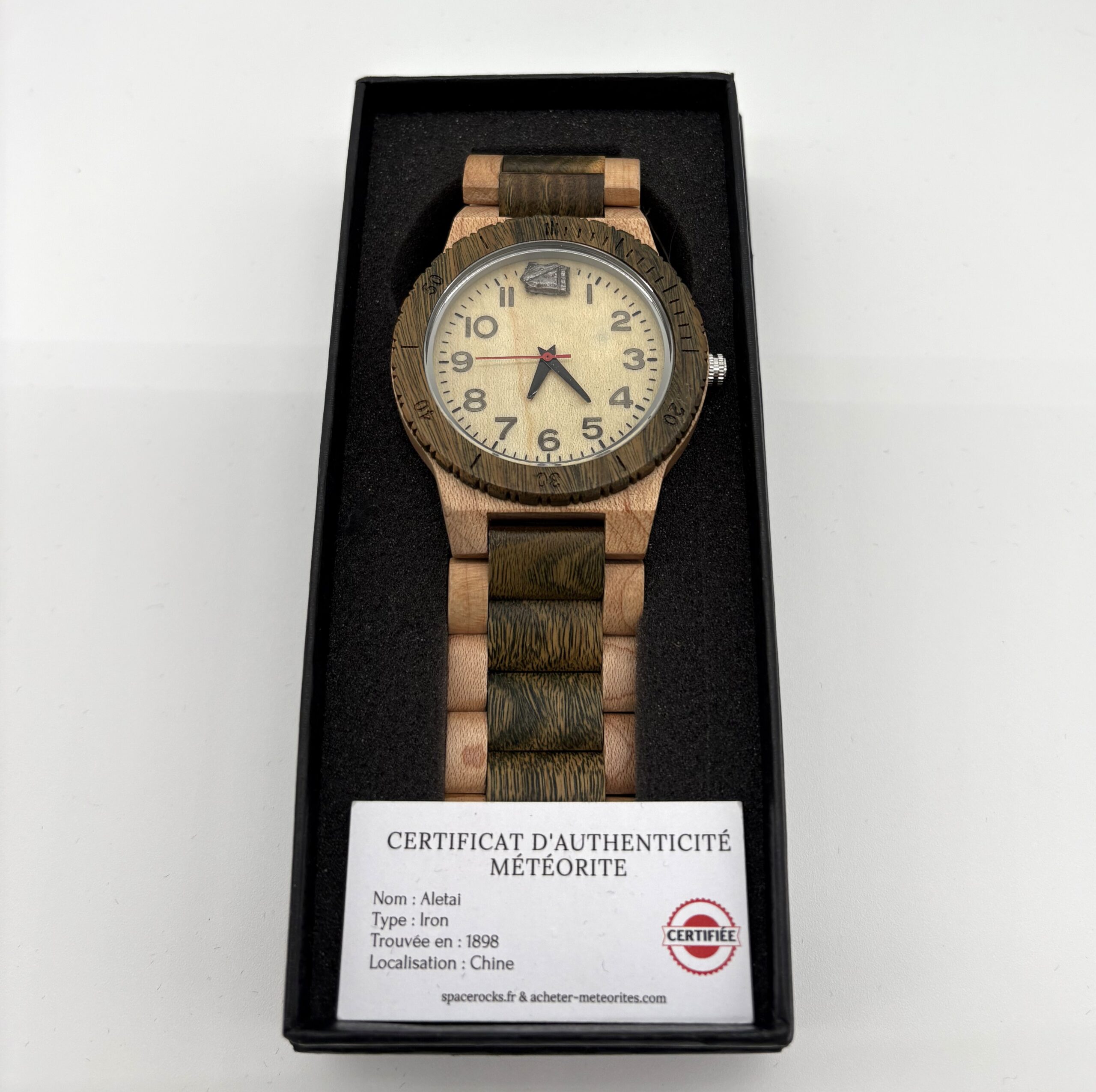 Wooden watch with Aletai meteorite in the dial
