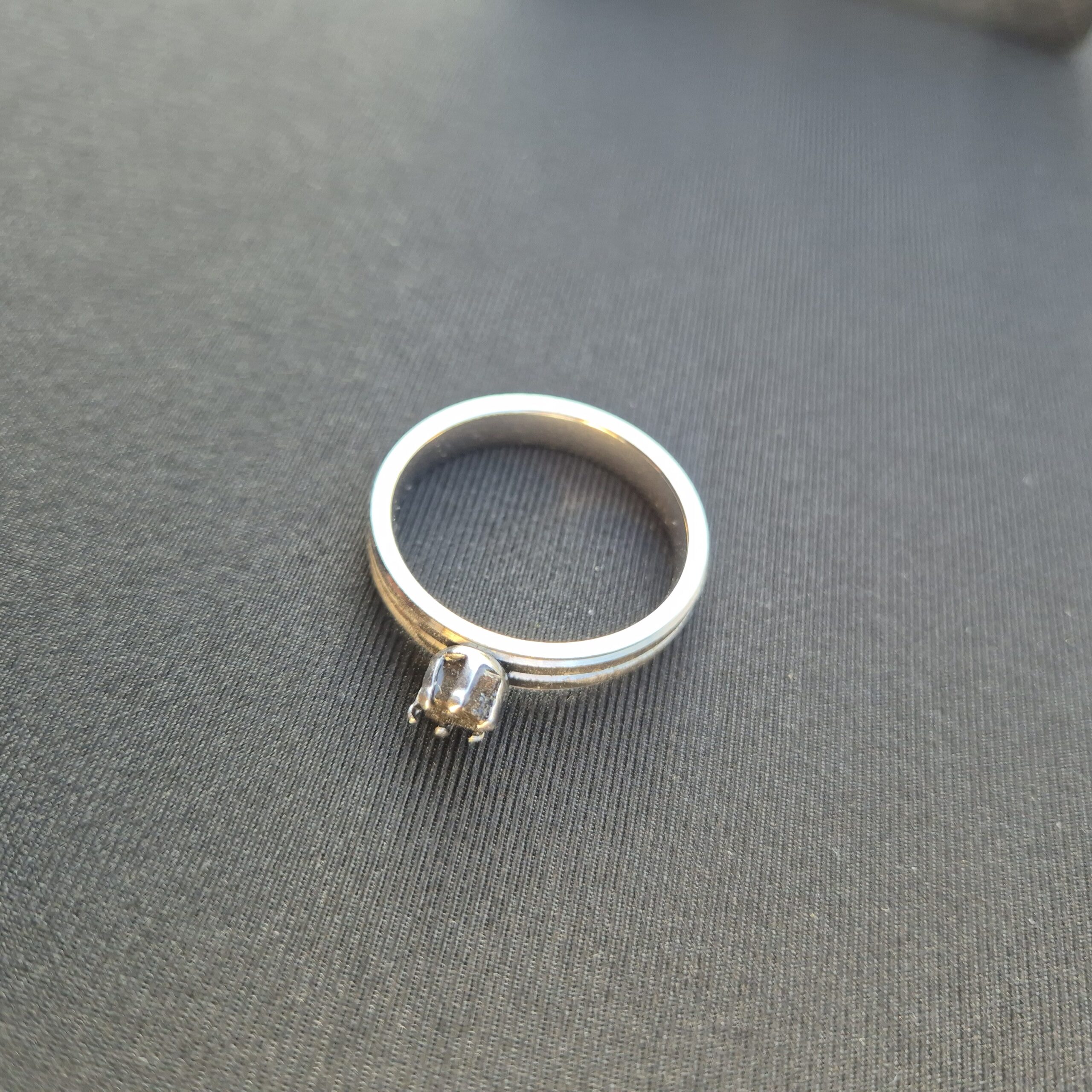 Bague design argentée double bande et météorite NWA 13290 (2)