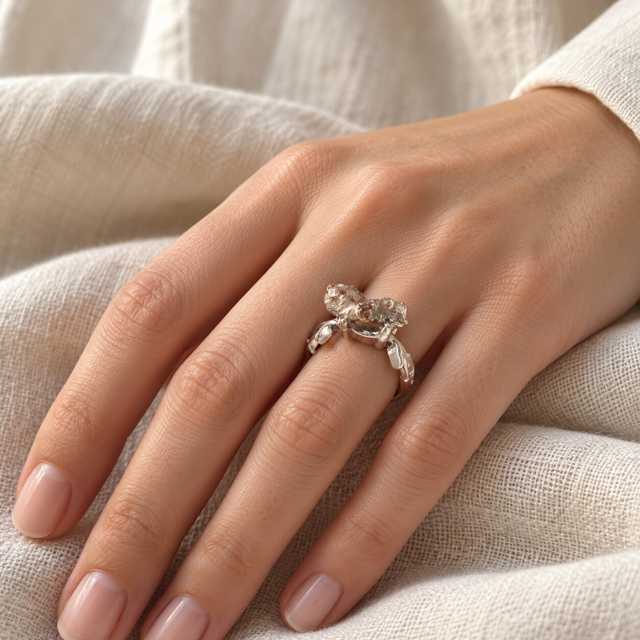 bague meteorite portée