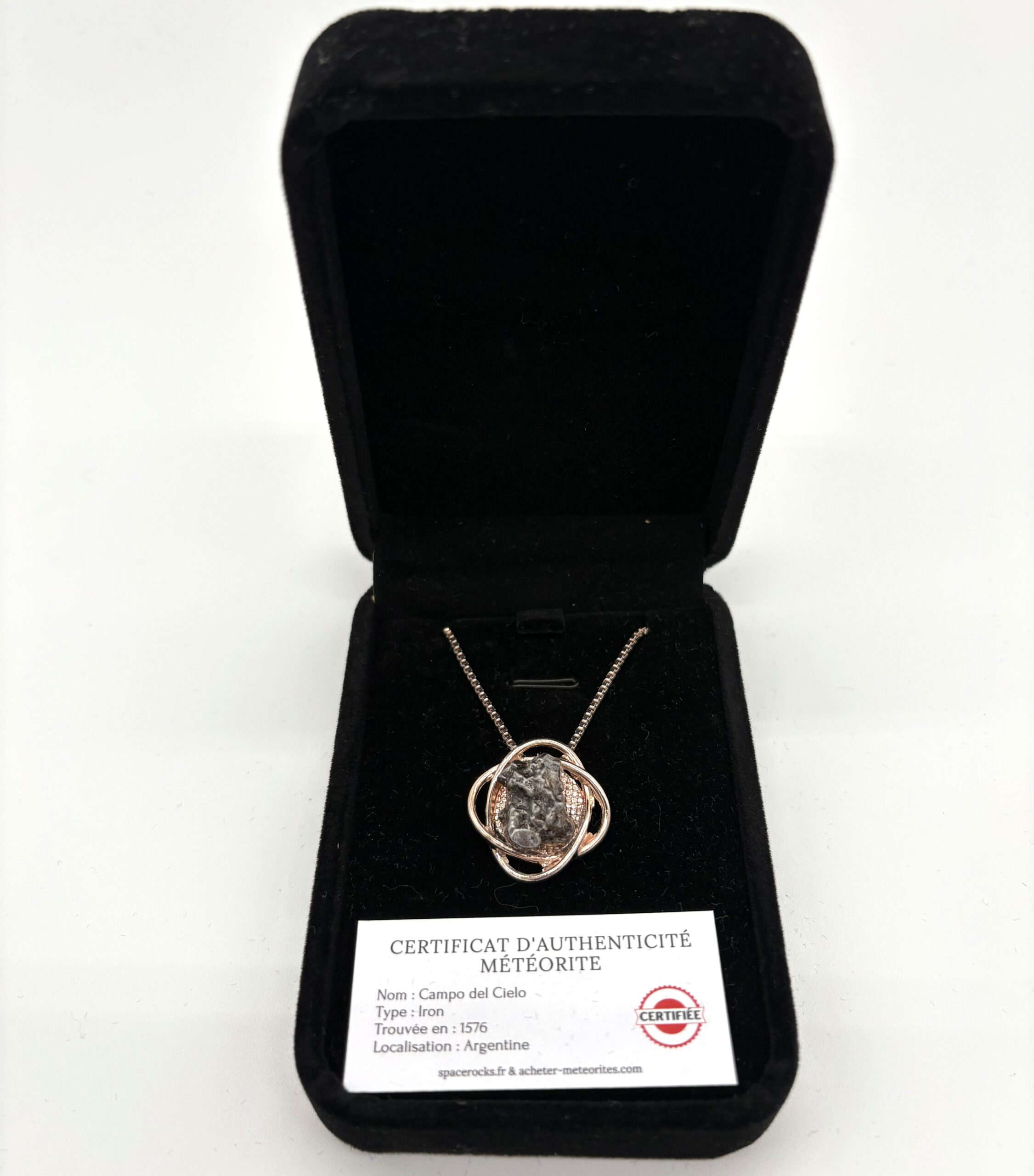 campo del cielo necklace