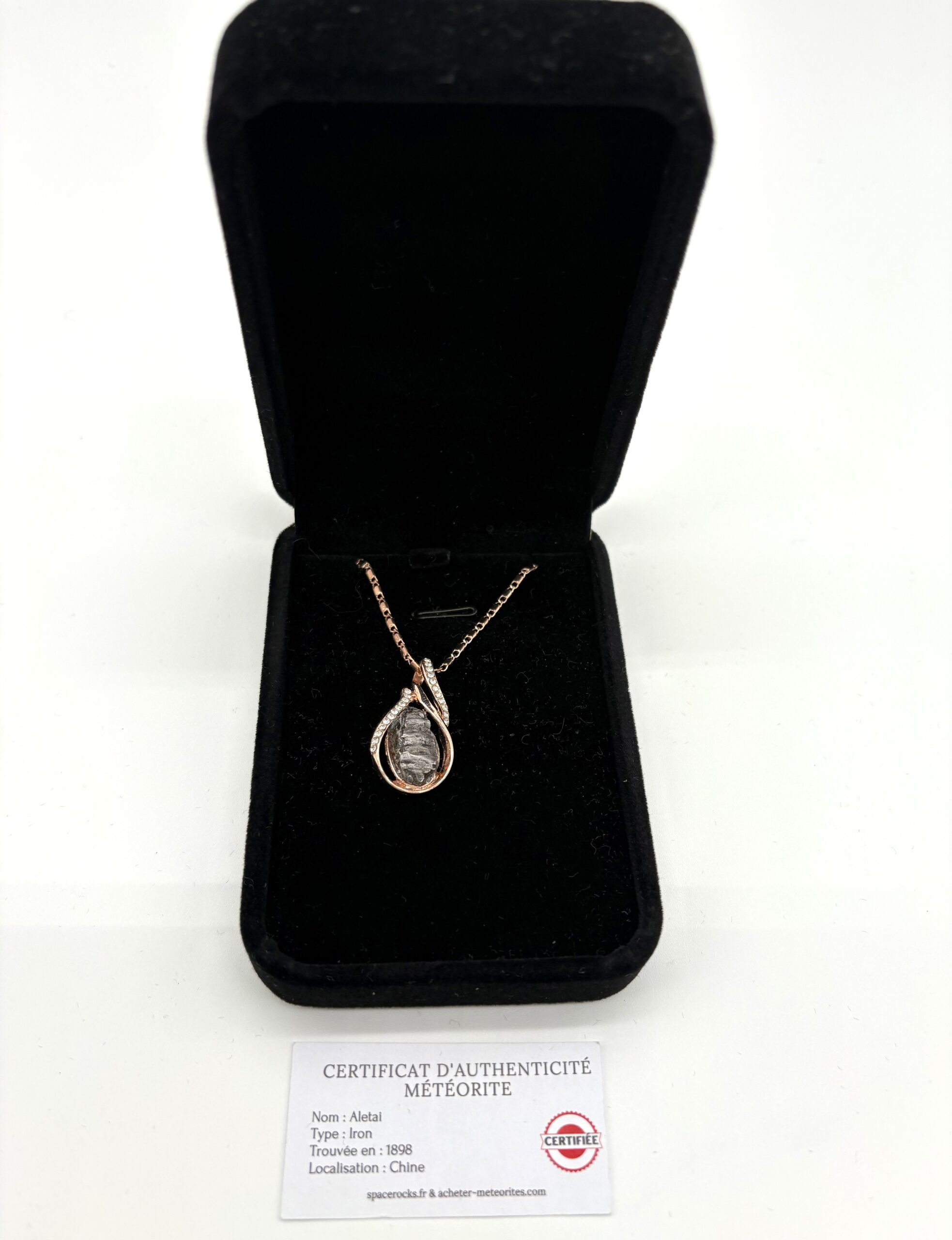 elegant necklace