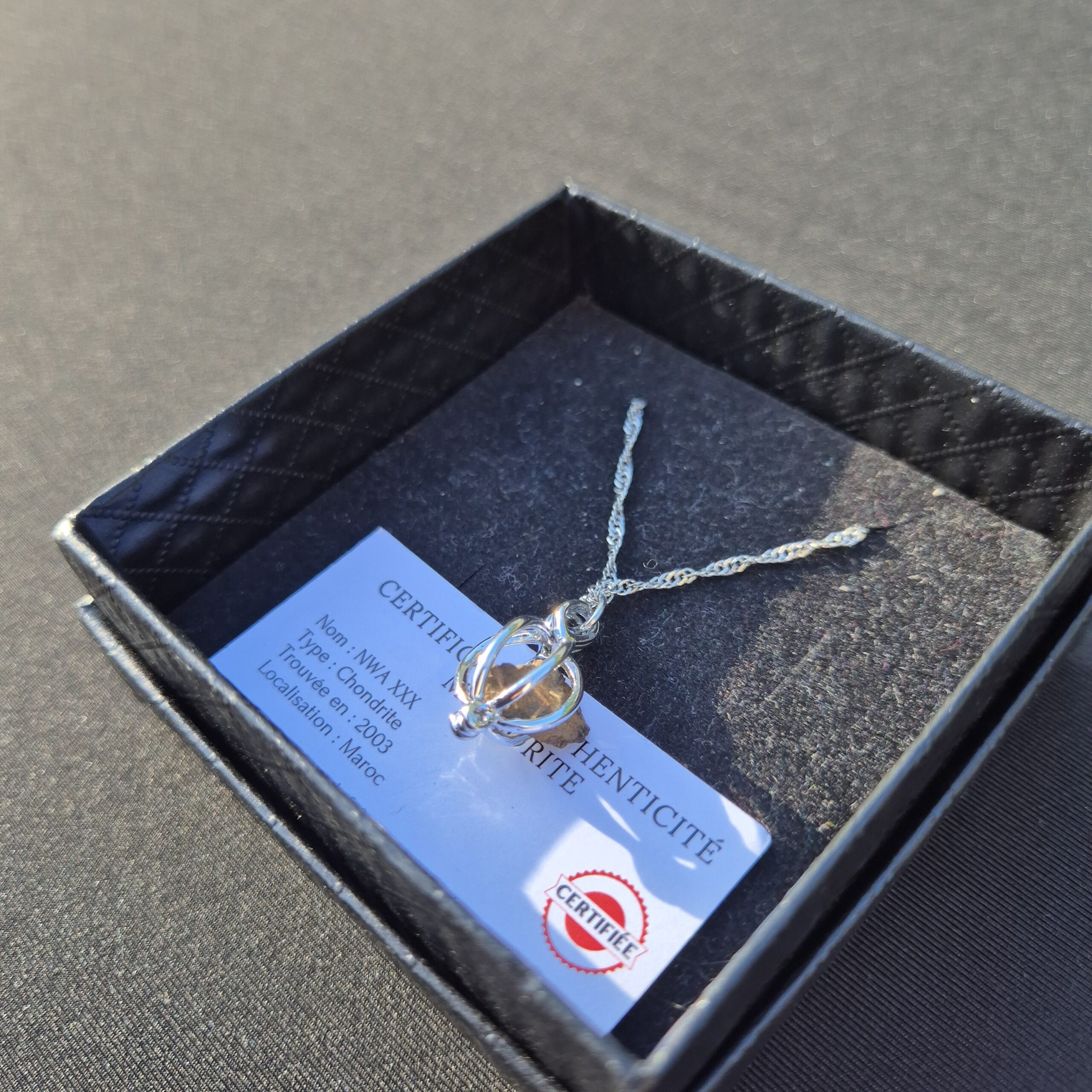 pendentif cage météorite cosmos