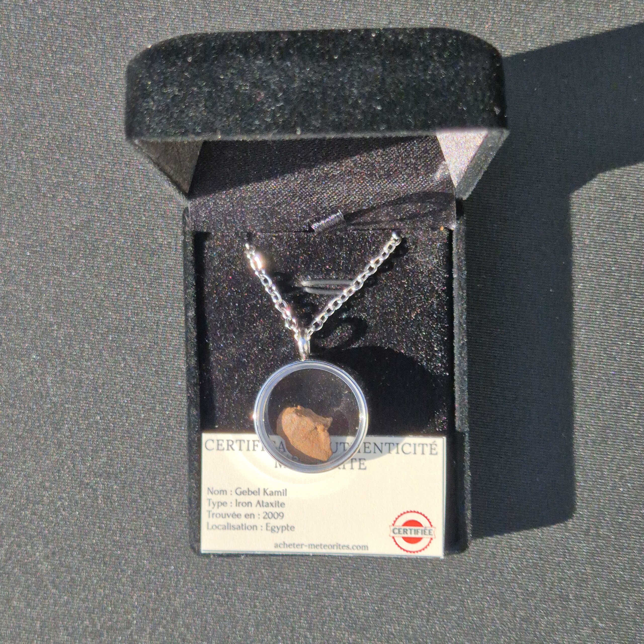 Natural stone pendant with rough Gebel Kamil
