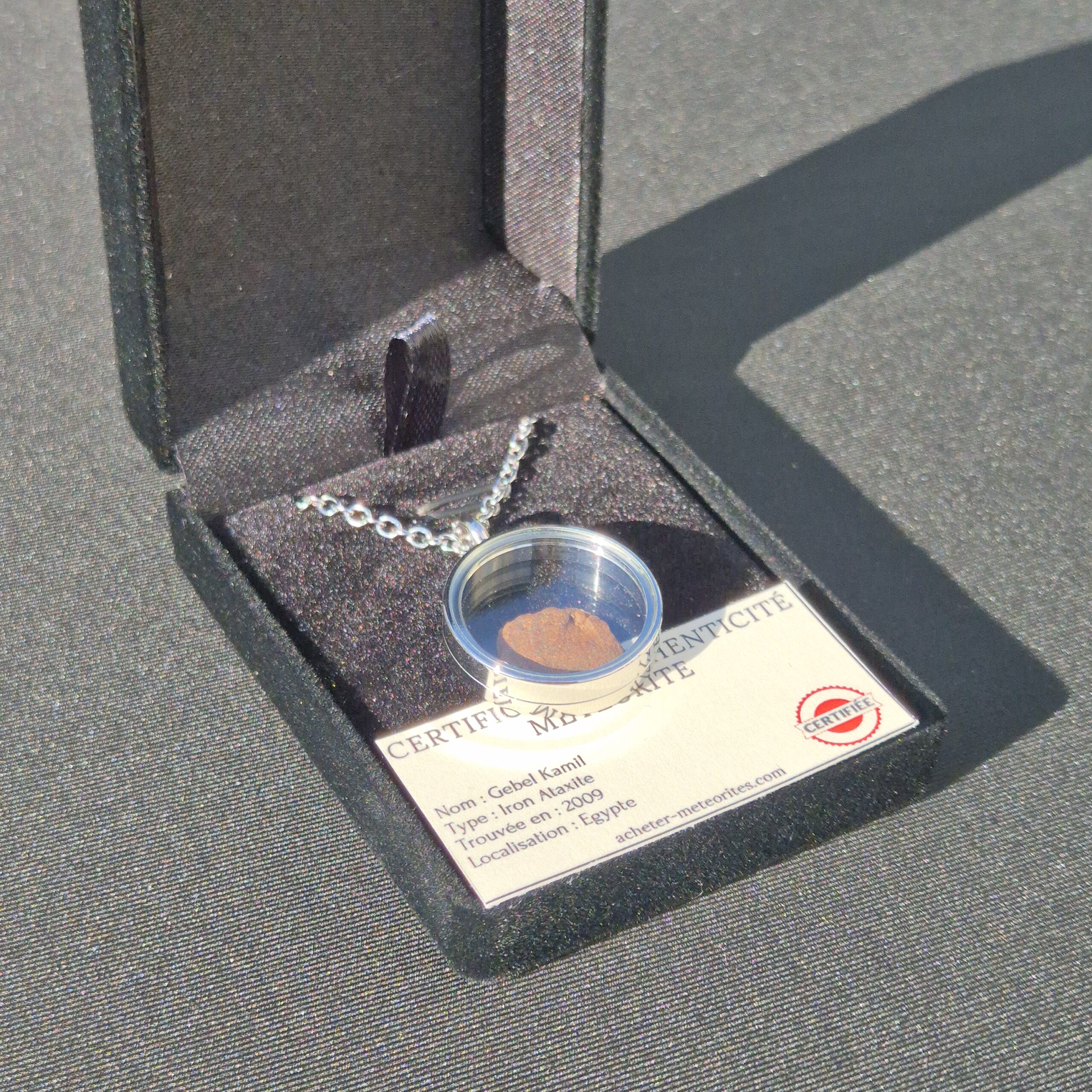 Natural stone pendant with rough Gebel Kamil