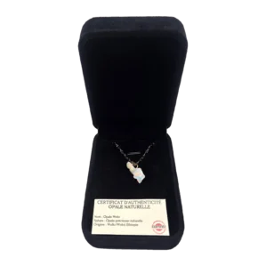 Collier opale Welo blanche à reflets bleus – chaîne dorée fantaisie
