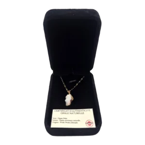Collier opale Welo blanche sur matrice – chaîne dorée fantaisie