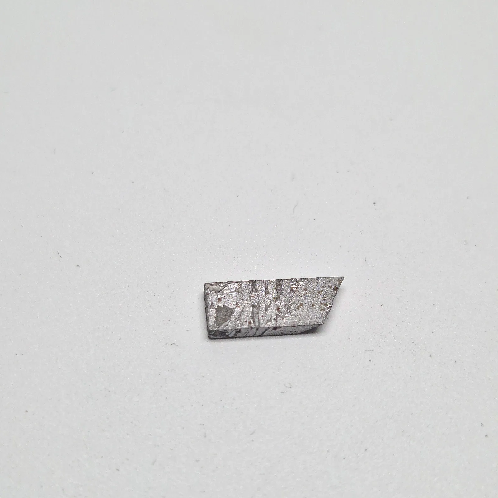 Fragment de météorite Aletai en écrin – figures de Widmanstätten – vue 9