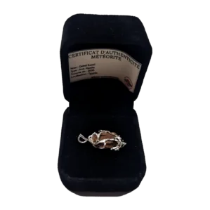 Pendentif Gebel Kamil brut – monture entrelacée argentée