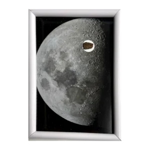 Tableau lune avec météorite NWA XXX – cadre blanc