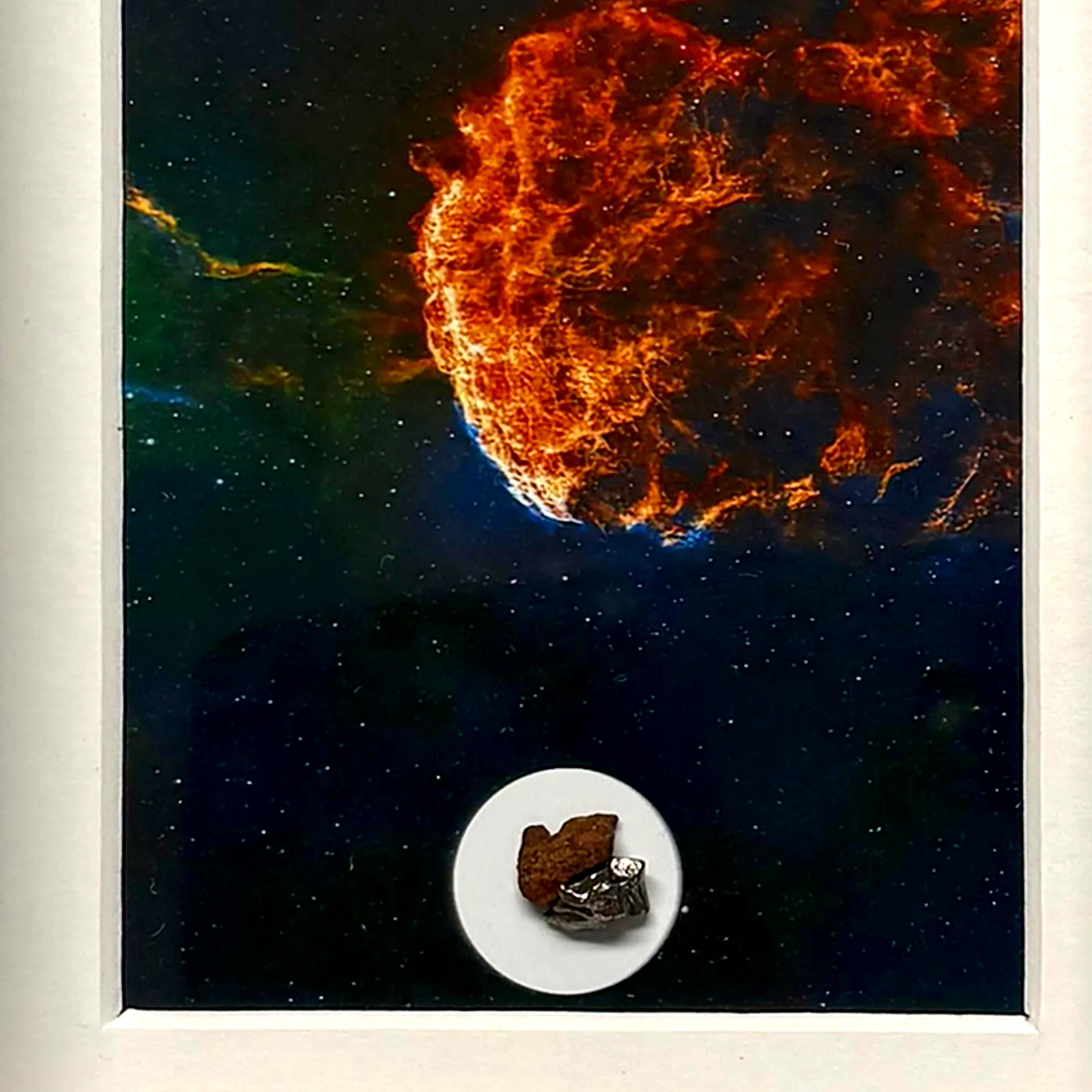 Tableau nébuleuse de la Méduse avec météorites Campo del Cielo et Gebel Kamil – cadre noir et passe-partout – gros plan sur…