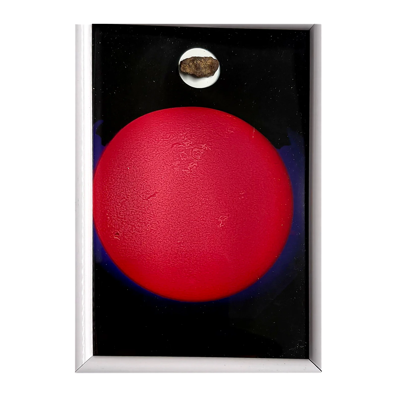 Tableau Soleil avec météorite NWA XXX – cadre blanc
